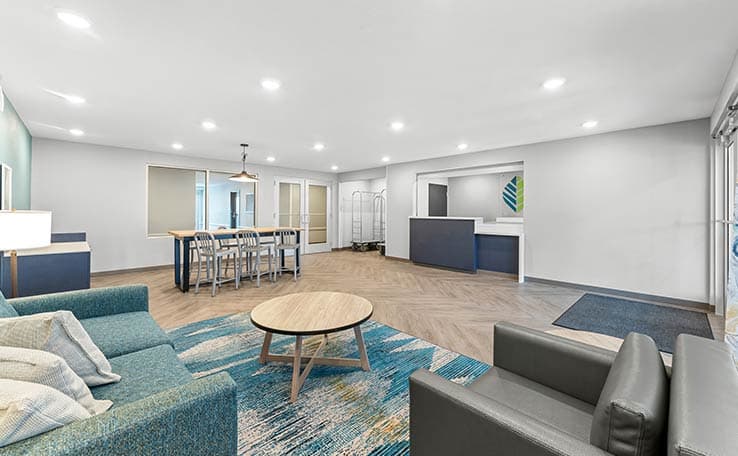 WoodSpring Suites Wilmington Riverfront photo 3 of 19