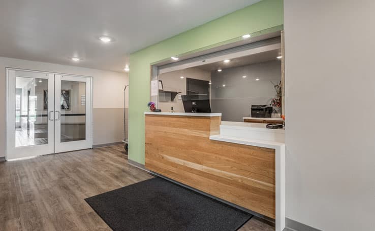 WoodSpring Suites Chicago Midway photo 2 of 22