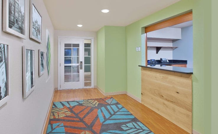 WoodSpring Suites Columbus Urbancrest photo 2 of 16