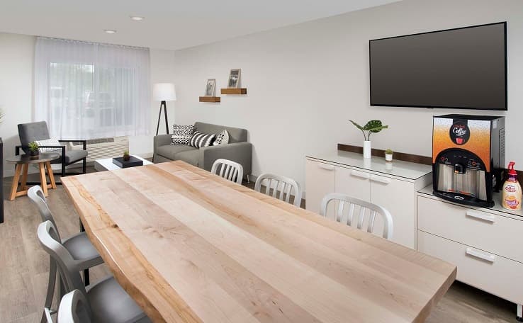 WoodSpring Suites Seattle Everett photo 3 of 21