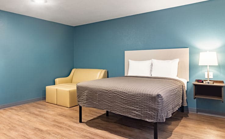 WoodSpring Suites Toledo Maumee photo 10 of 18