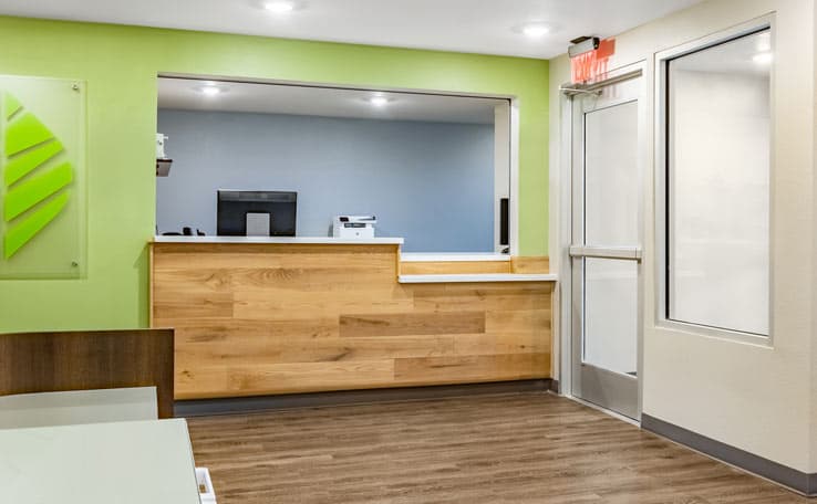 WoodSpring Suites Toledo Maumee photo 2 of 18